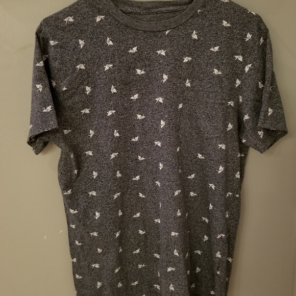 Other - Mens like new origami swan graphic shirt